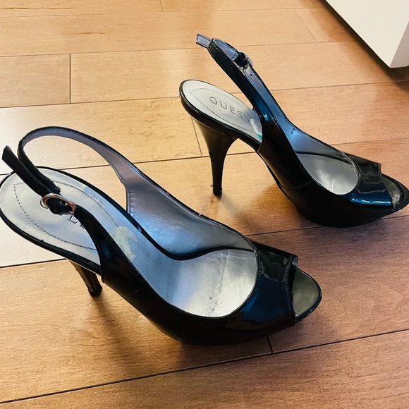 Only have been worn few times, very clean, small damage on hills look at pic 3 - Picture 2 of 4